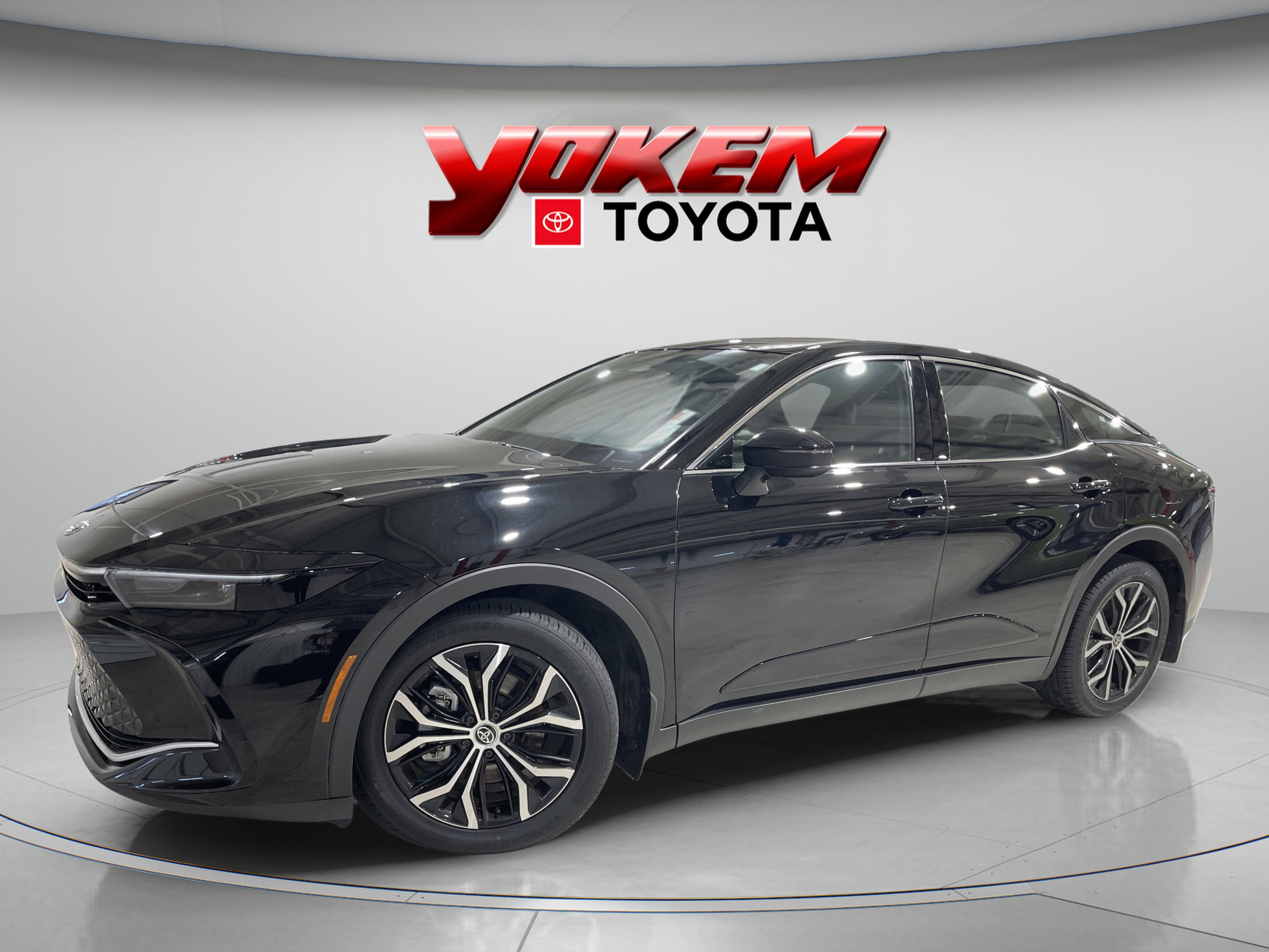 2023 Toyota Crown XLE's photo