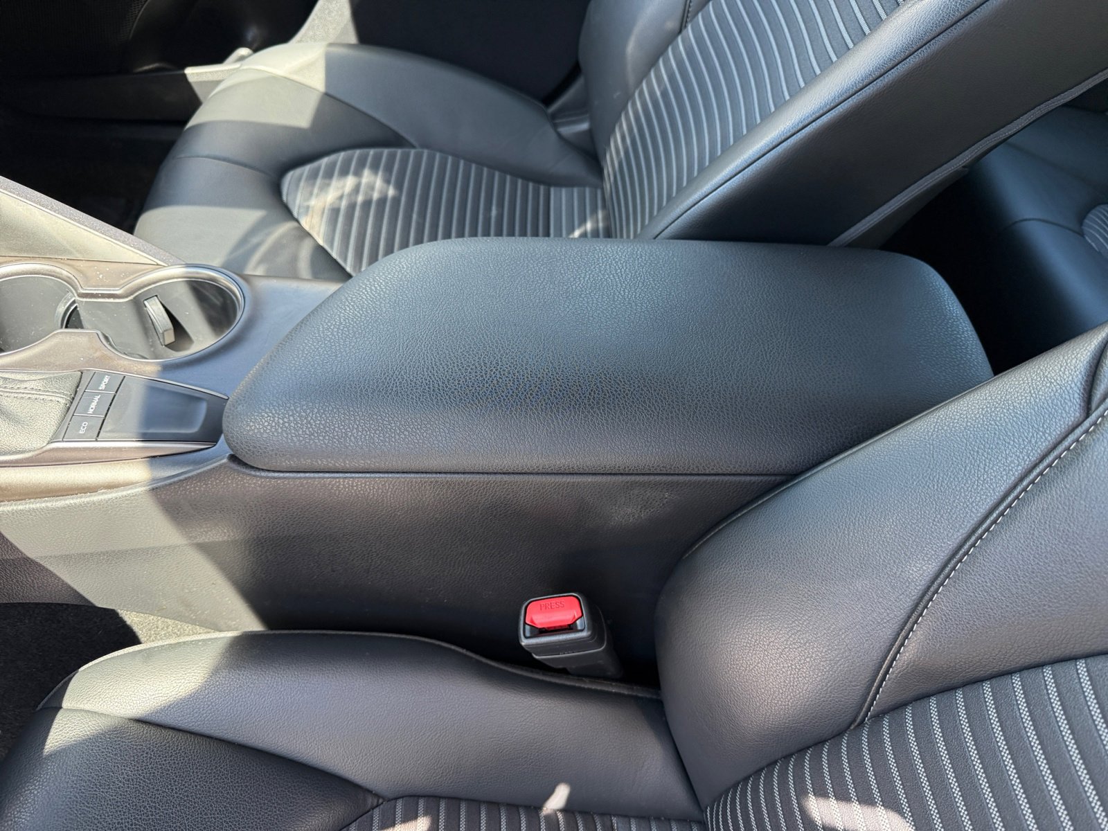 2022 Toyota Camry SE photo 14