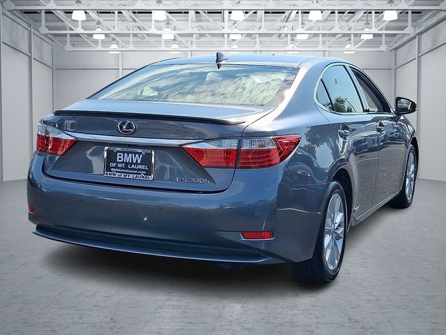 2015 Lexus ES 300h photo 4