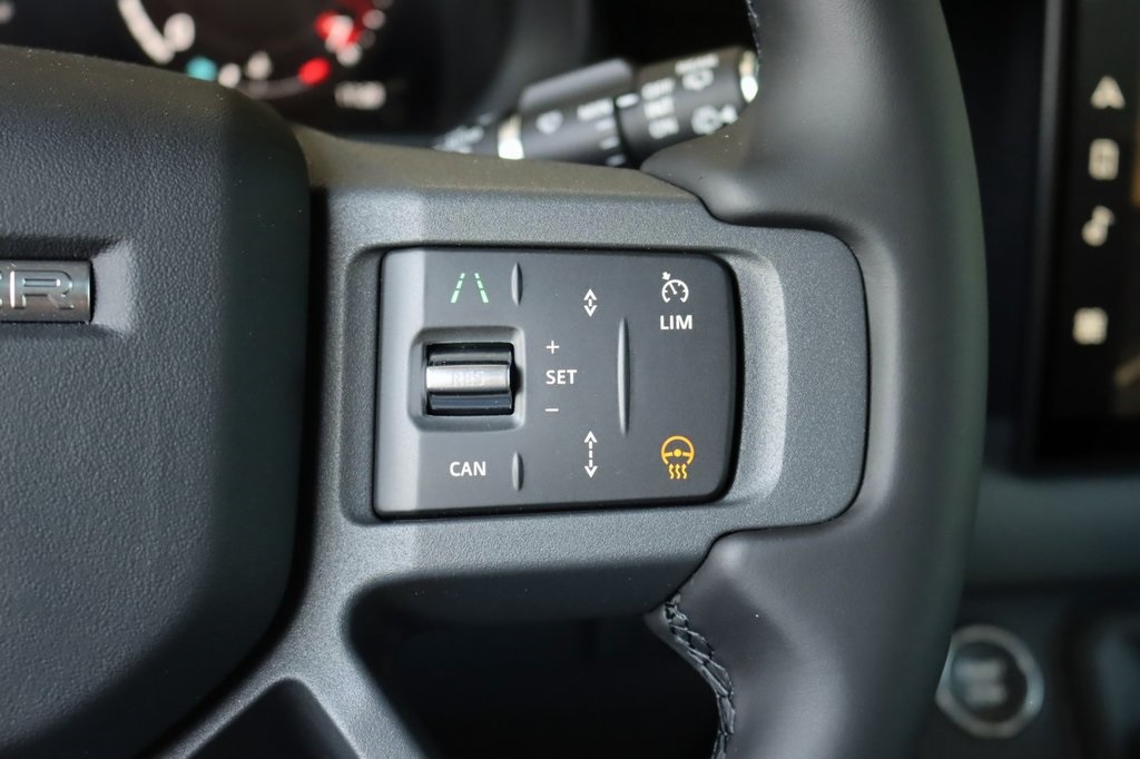 2025 LAND ROVER DEFENDER - Image 17