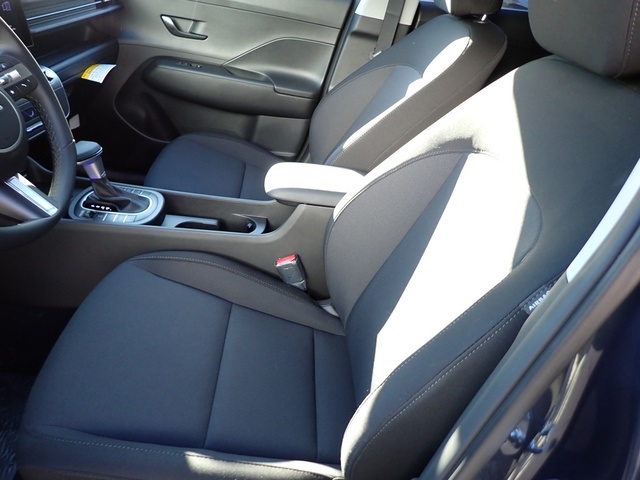 2026 Hyundai Kona SEL photo 9