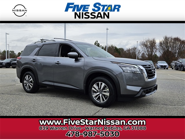 2025 Nissan Pathfinder SL's photo