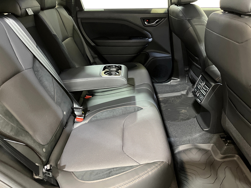 2025 Subaru Forester Touring photo 16