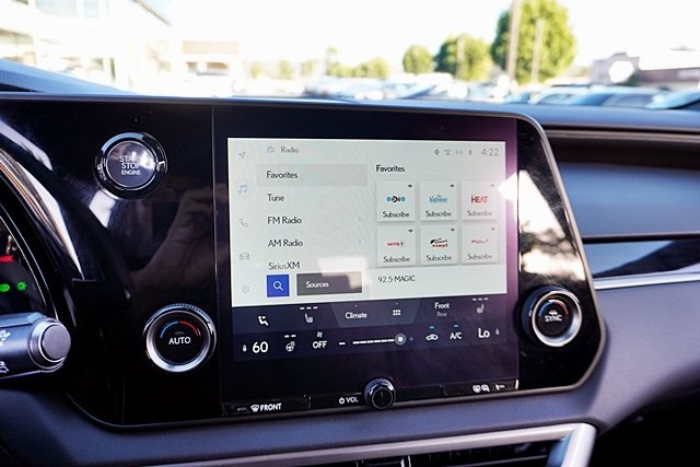 Used 2024 White Lexus 350 image 25