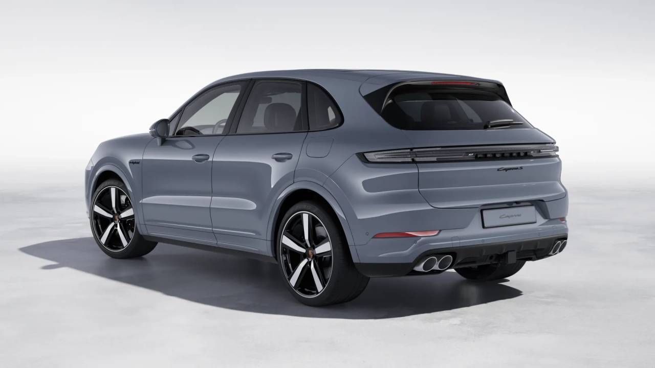 2026 Porsche Cayenne S E-Hybrid photo 2