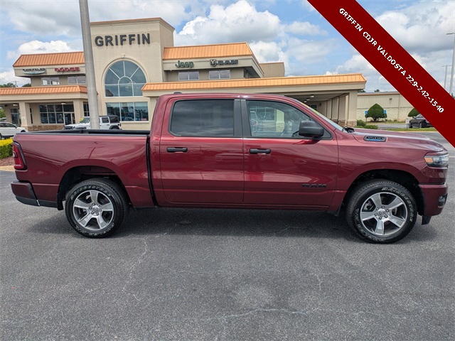 2025 Ram 1500 Tradesman photo 2