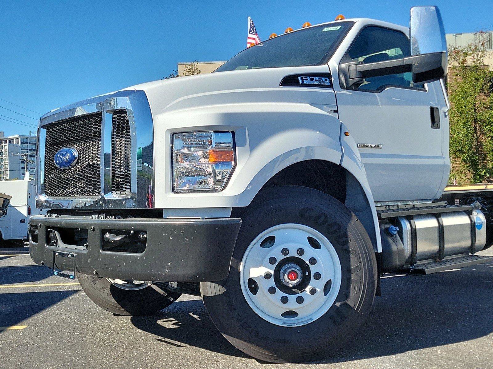 2025 Ford F-750 Regular Cab photo 4
