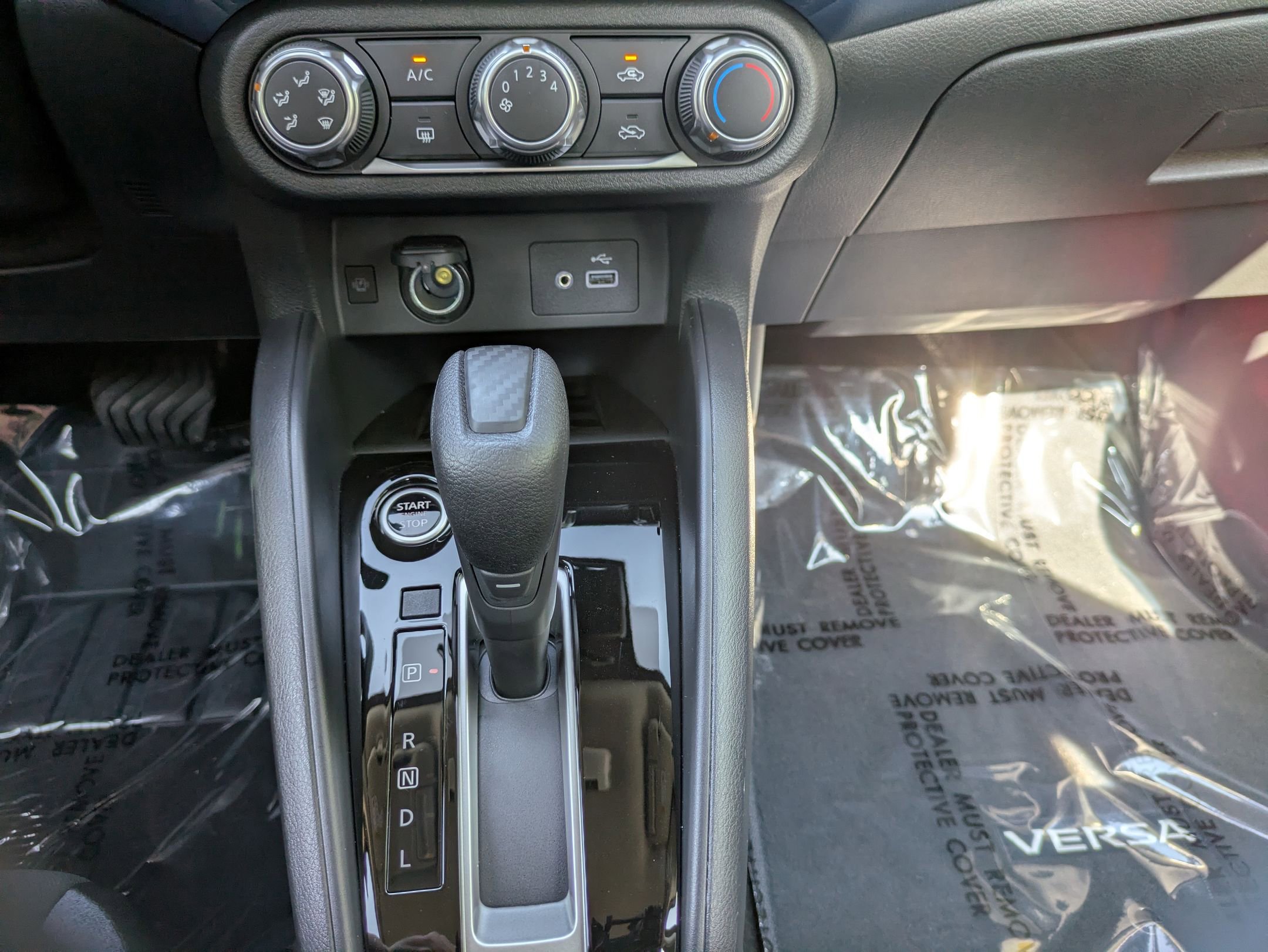 2025 Nissan Versa SV photo 13