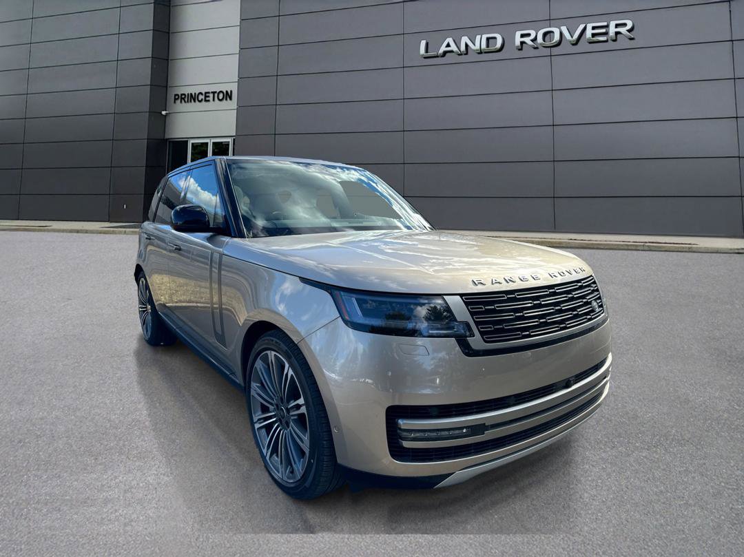 2025 Land Rover Range Rover SE photo 3