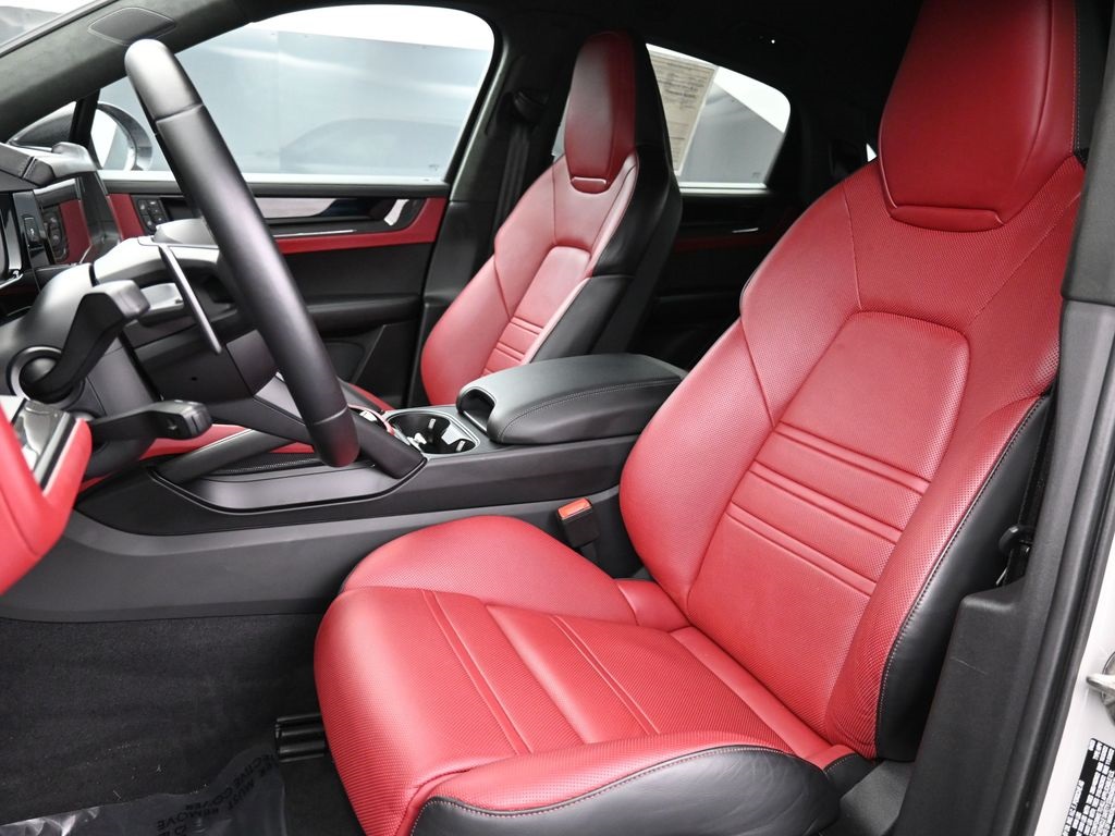 2024 Porsche Cayenne Coupe Turbo GT photo 4