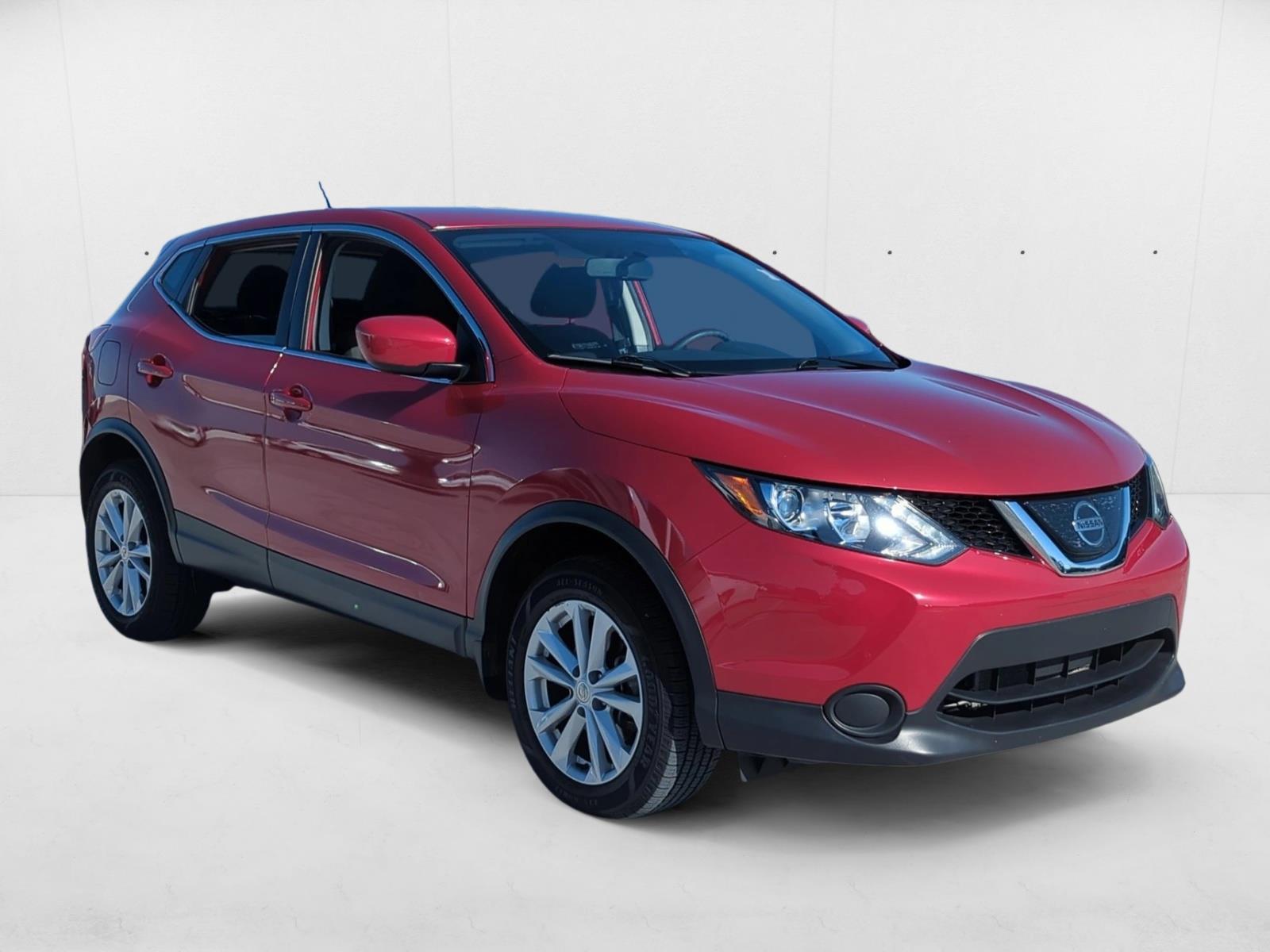 2018 Nissan Rogue Sport S photo 2
