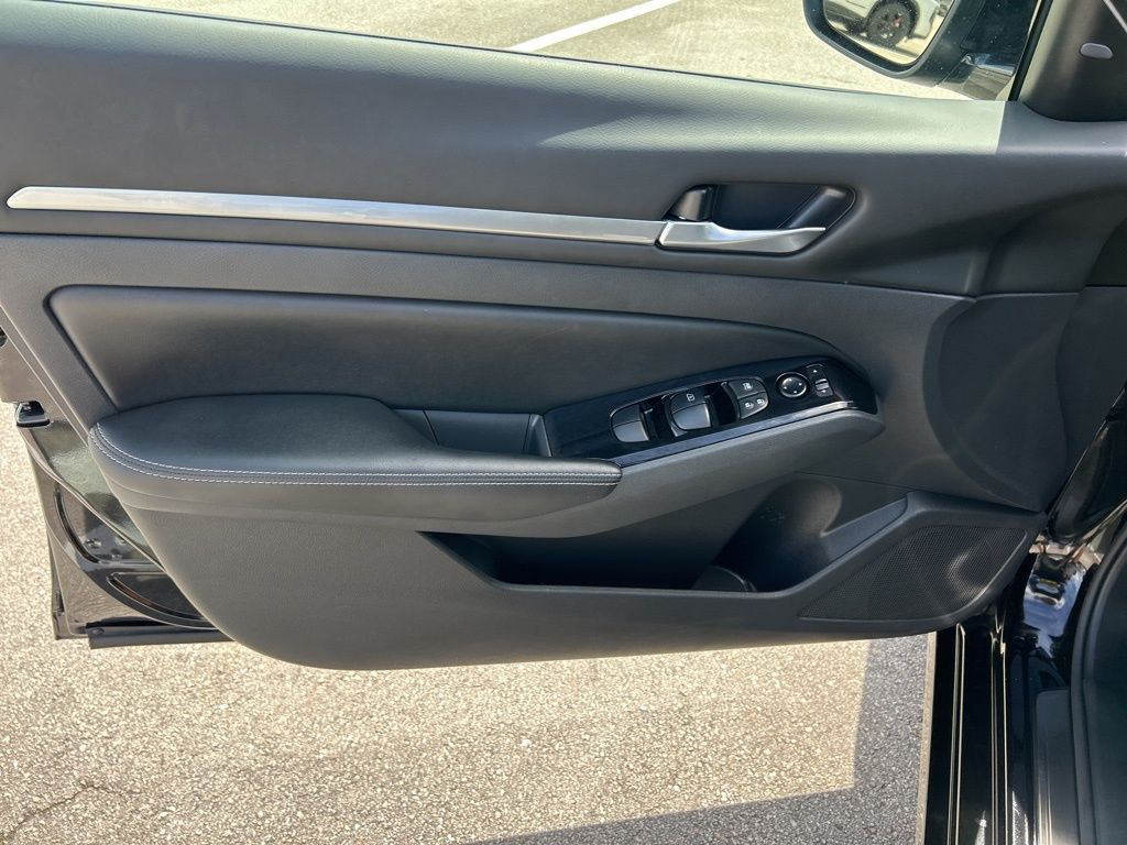 2024 Nissan Altima 2.5 SL photo 11