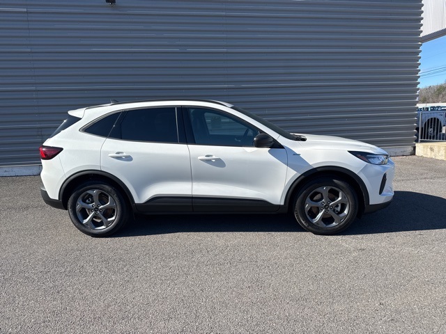 2025 Ford Escape ST-Line photo 2
