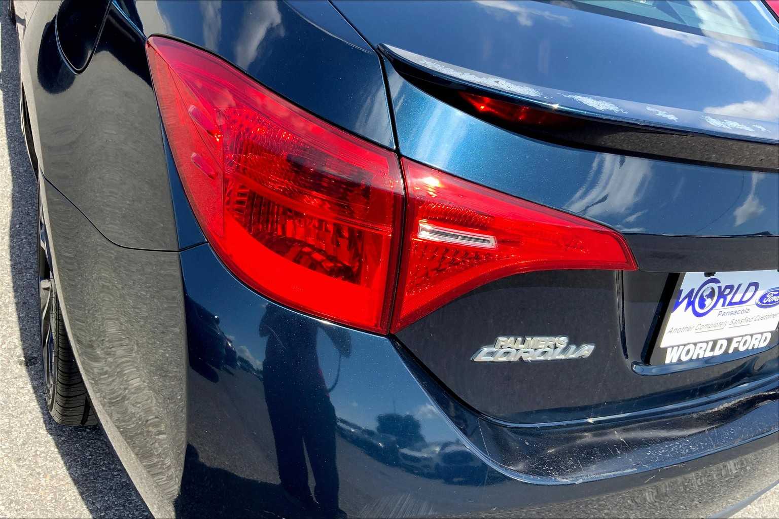 2017 Toyota Corolla SE photo 28