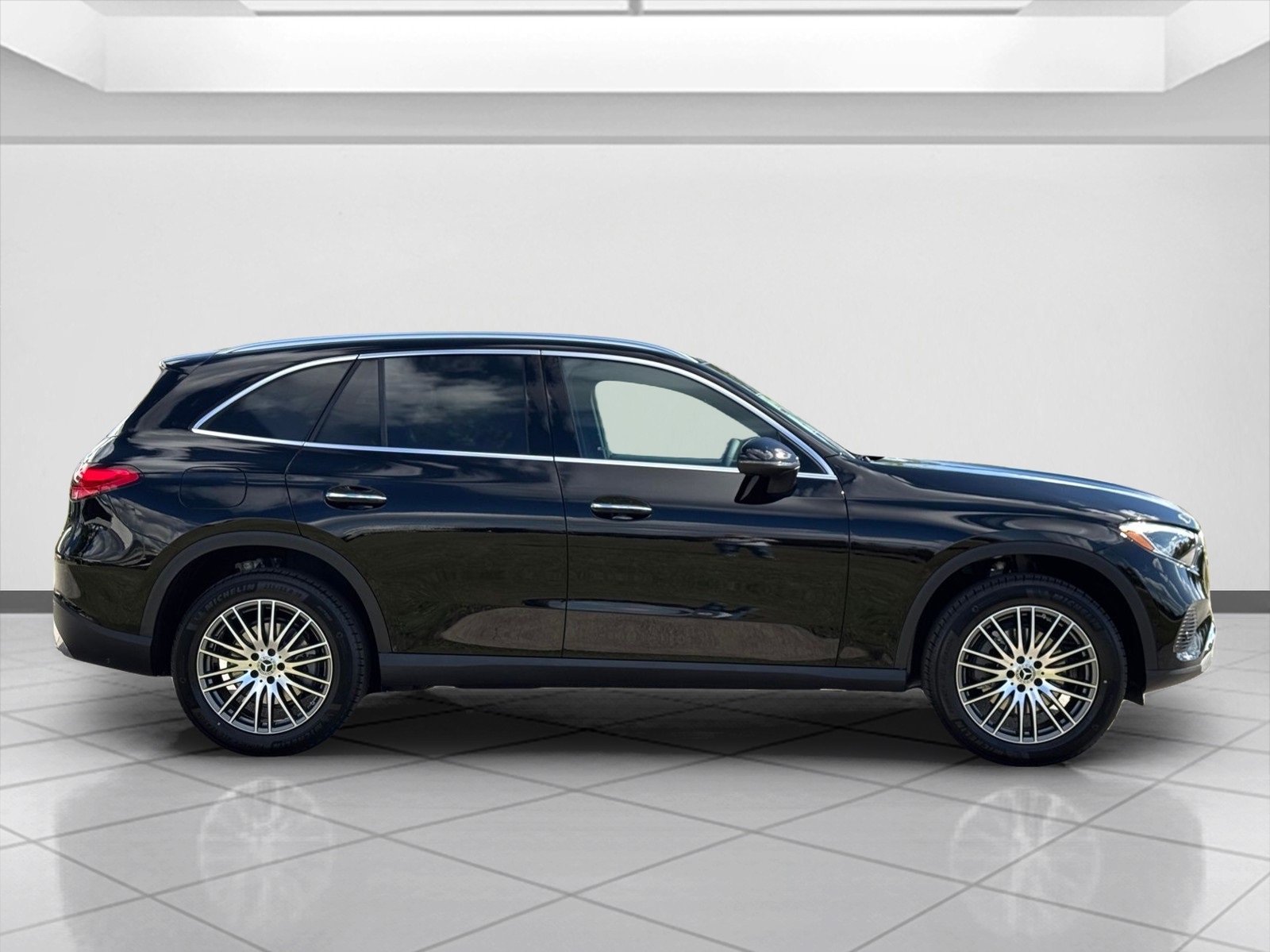 2026 Mercedes Benz GLC 300 photo 2