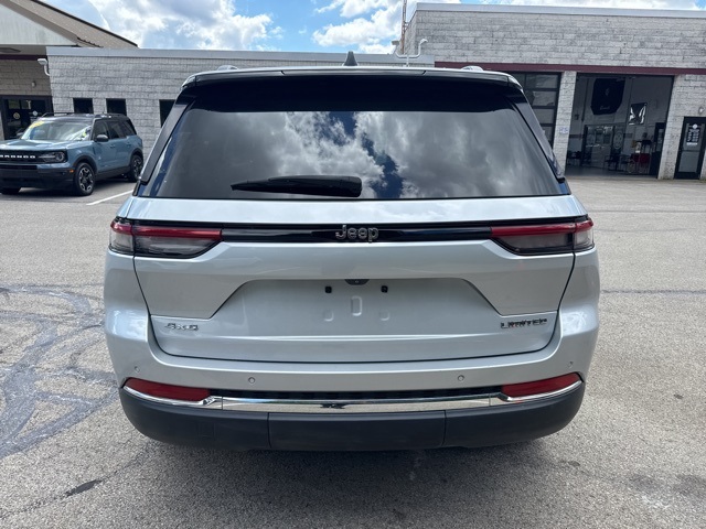 2022 Jeep Grand Cherokee Limited photo 3