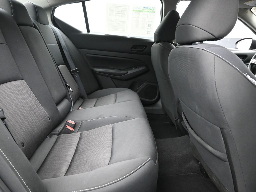 2024 Nissan Altima 2.5 SV photo 6