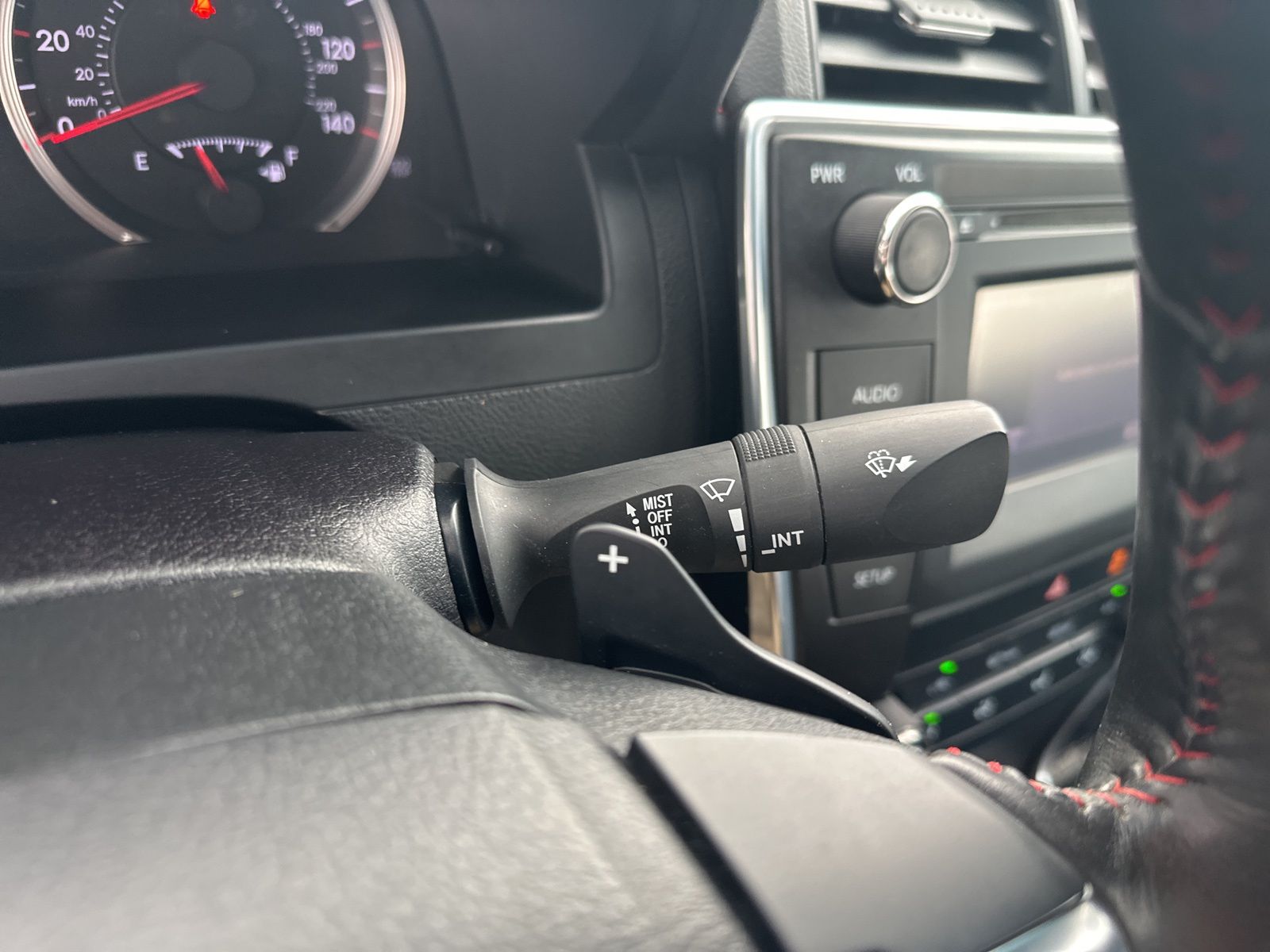 2016 Toyota Camry XLE photo 17