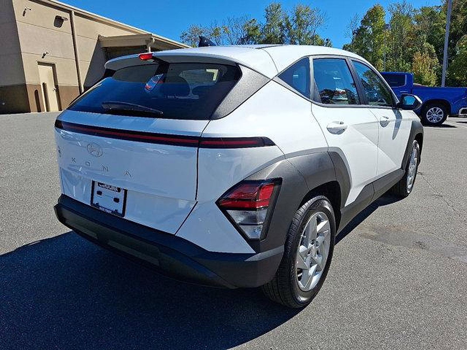 2026 Hyundai Kona SE photo 2