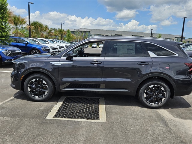 2025 Kia Sorento S photo 2