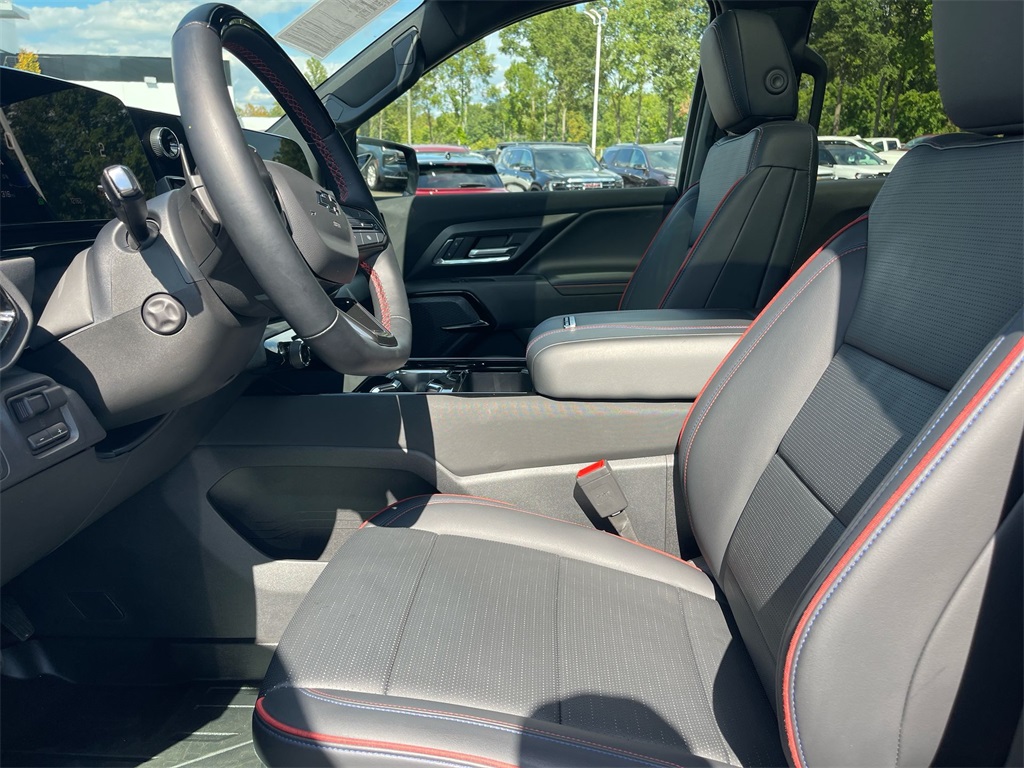 2024 Chevrolet Silverado EV RST photo 8