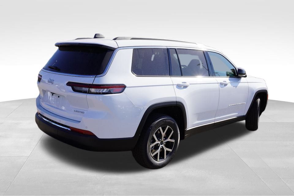 2025 Jeep Grand Cherokee Limited photo 3