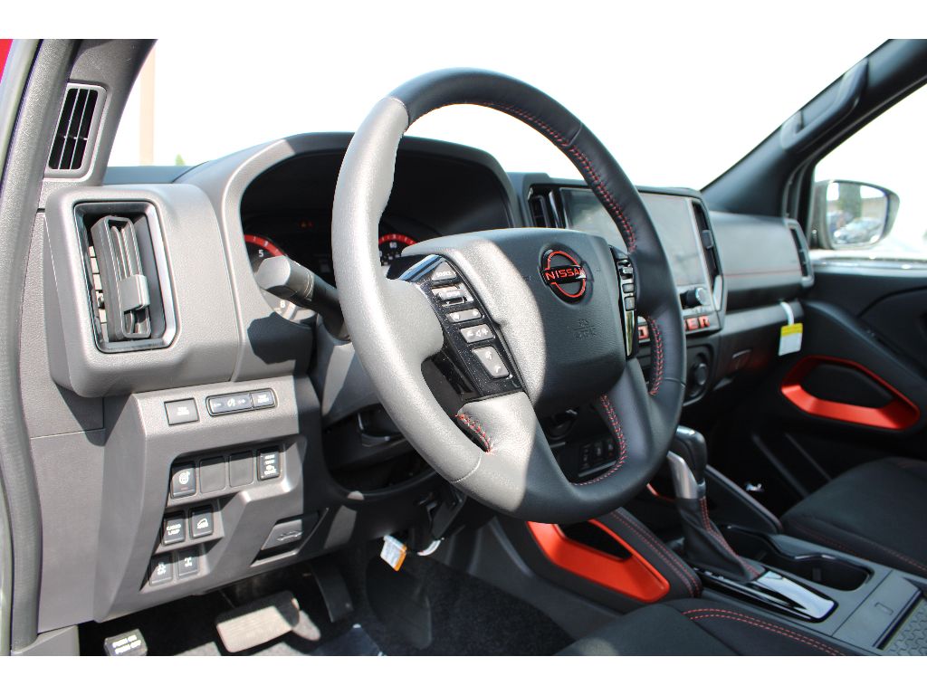 2025 Nissan Frontier PRO-4X photo 15