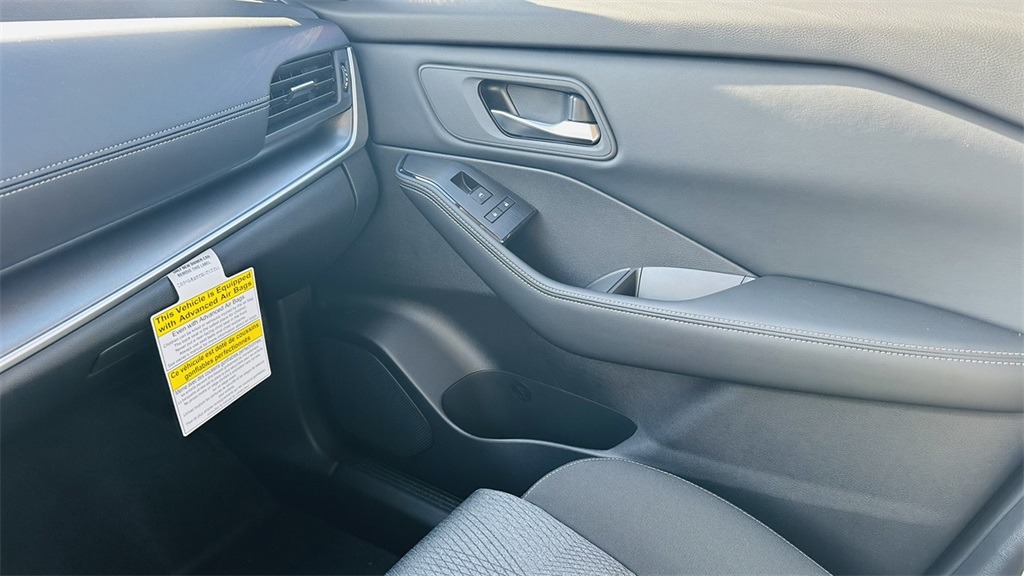 2026 Nissan Rogue SV photo 23