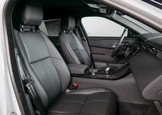 2026 Land Rover Range Rover Velar SE photo 3