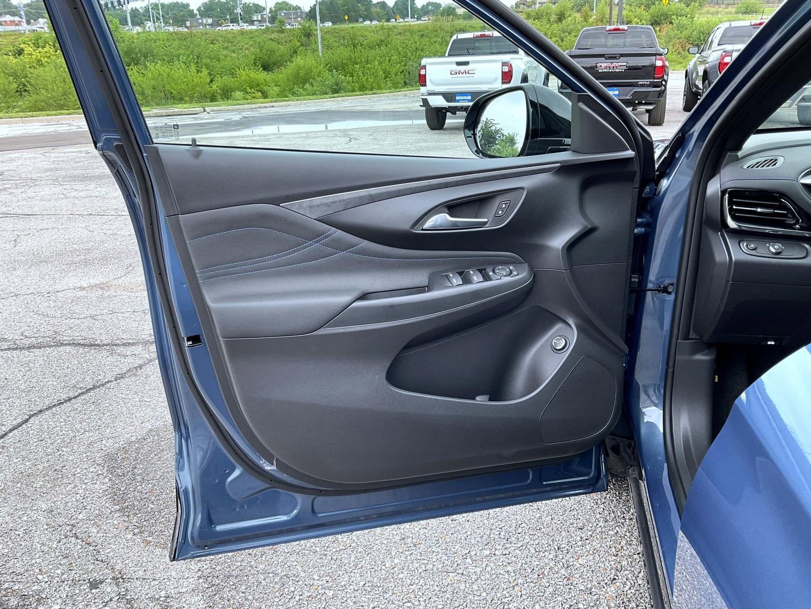 2025 Buick Envista ST photo 8