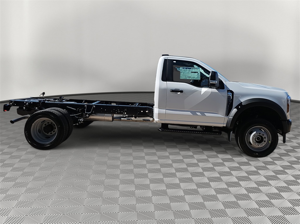 2025 Ford F-550 XL photo 2