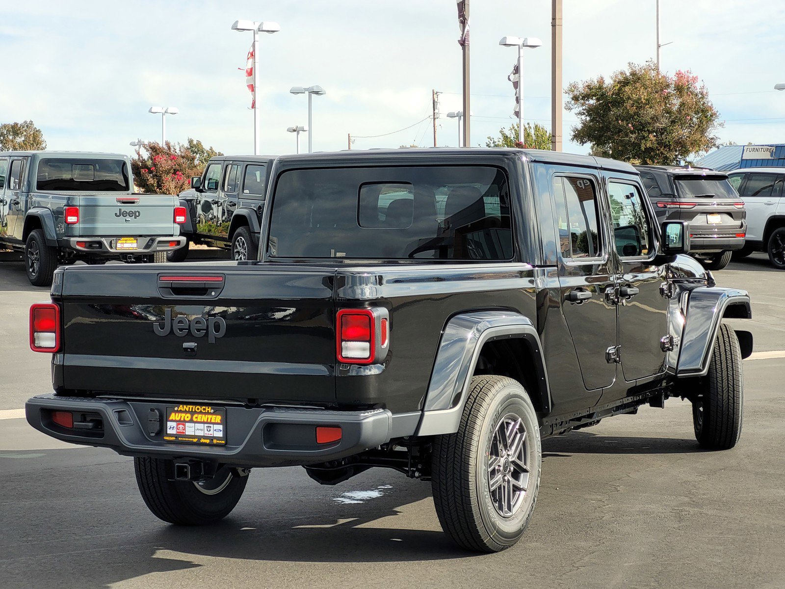 2025 Jeep Gladiator Sport S photo 3