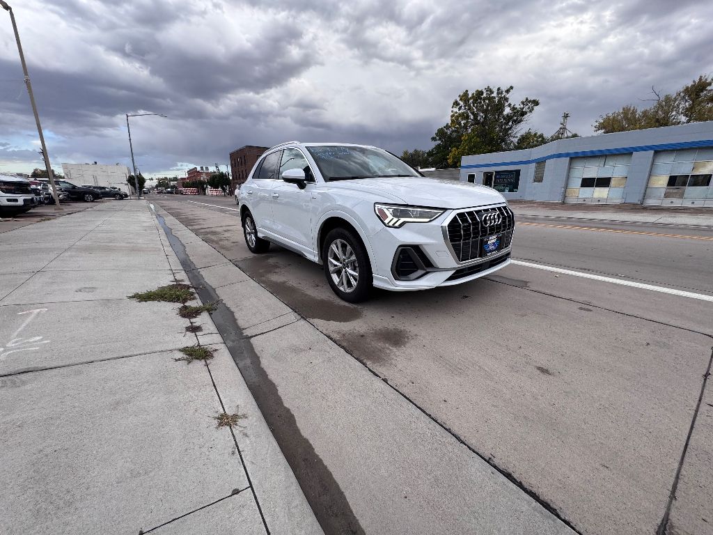 2024 Audi Q3 S line Premium photo 3