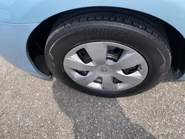 2009 Toyota Camry LE photo 29