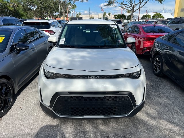 2025 Kia Soul LX photo 2