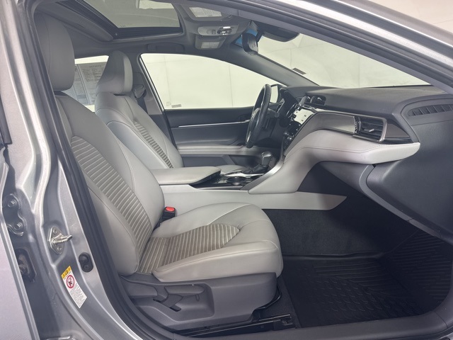 2019 Toyota Camry Hybrid SE photo 4