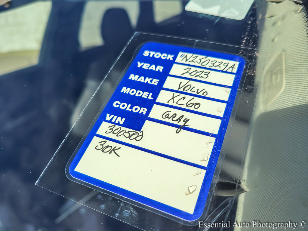 2023 VOLVO XC60 - Image 24