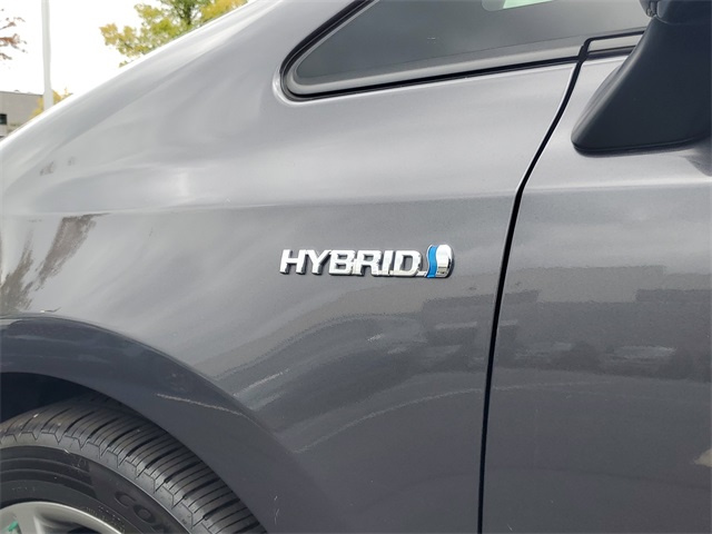 2017 Toyota Prius V Five photo 7