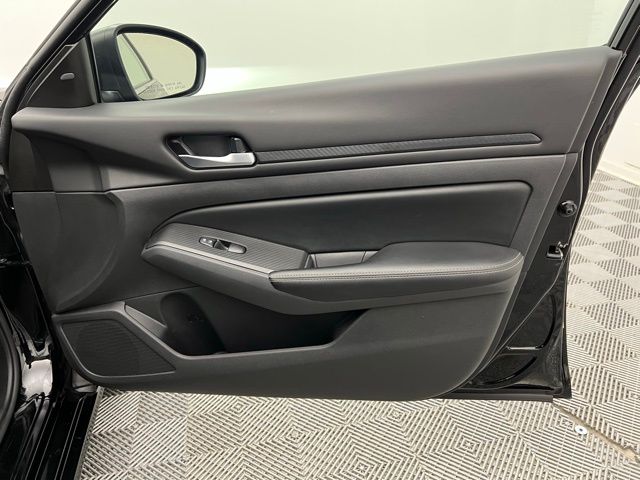 2024 Nissan Altima 2.5 SV photo 25