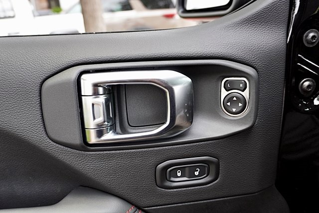 New 2025 Black Clear-Coat Exterior Paint Jeep Rubicon image 29