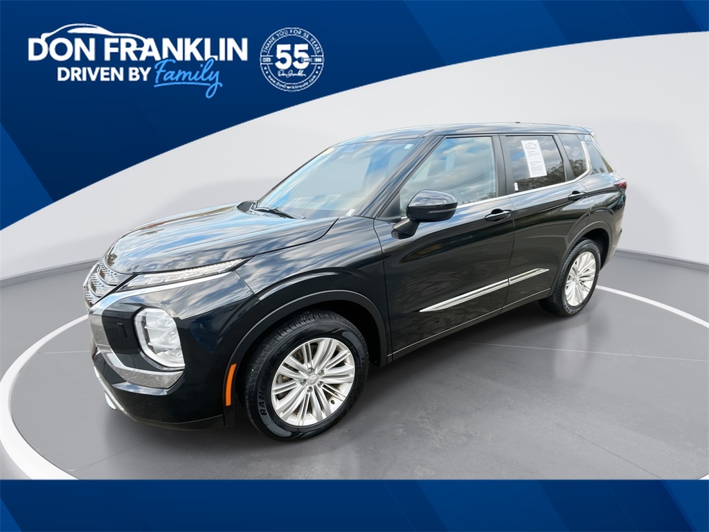 2022 Mitsubishi Outlander ES's photo