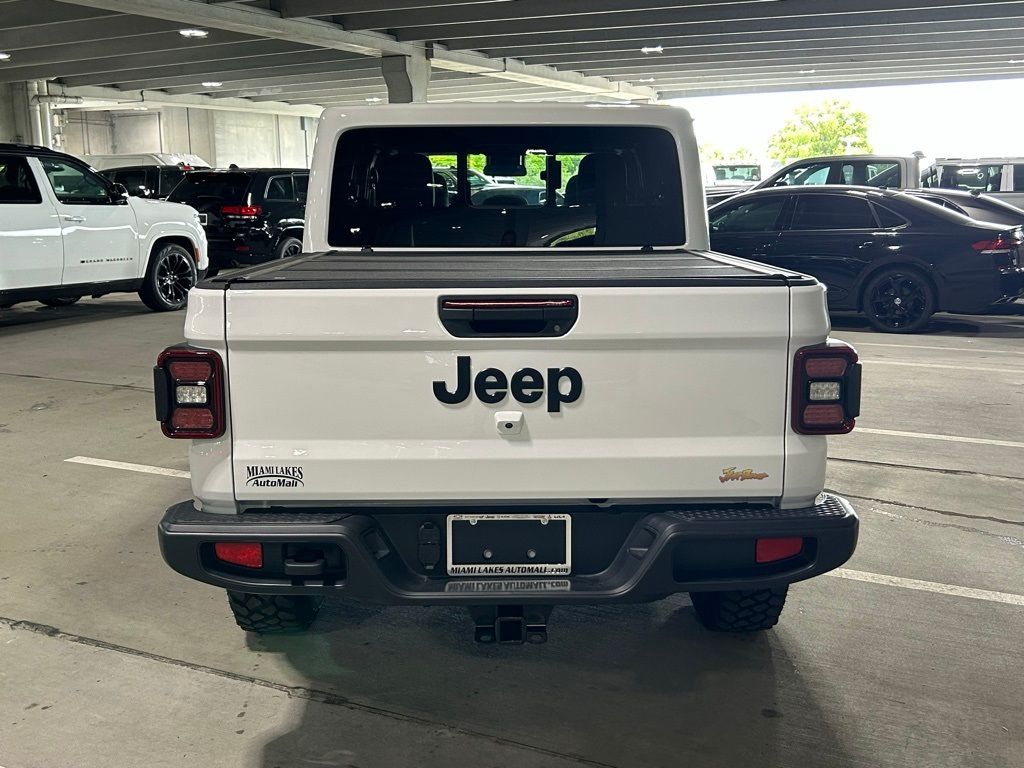 2024 Jeep Gladiator photo 2
