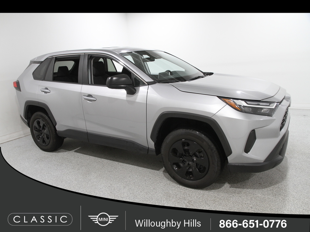 2024 Toyota RAV4 LE's photo