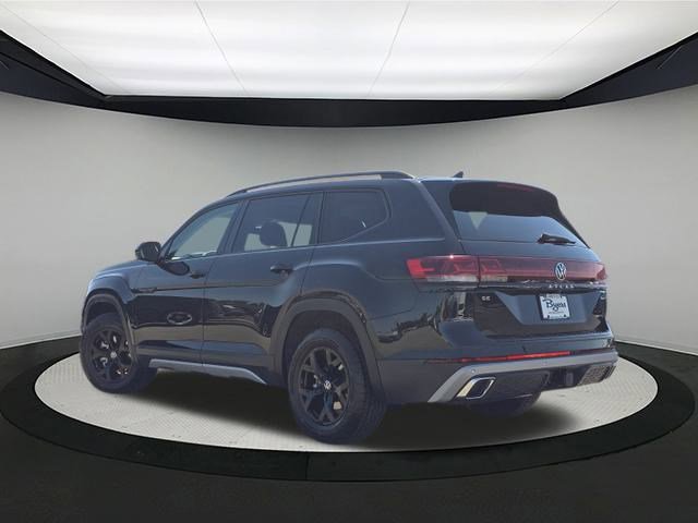 2025 Volkswagen Atlas Peak Edition SE photo 2