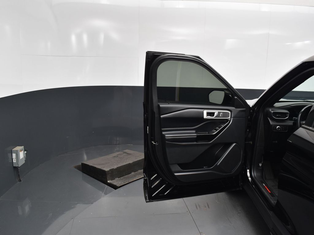 2021 Ford Explorer ST photo 19