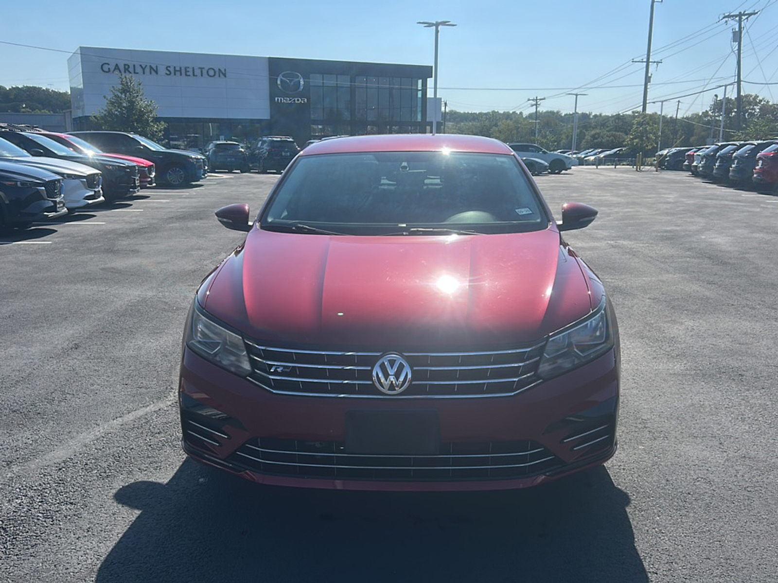 2018 Volkswagen Passat R-Line photo 2
