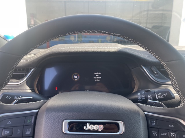 2025 Jeep Grand Cherokee Limited photo 13