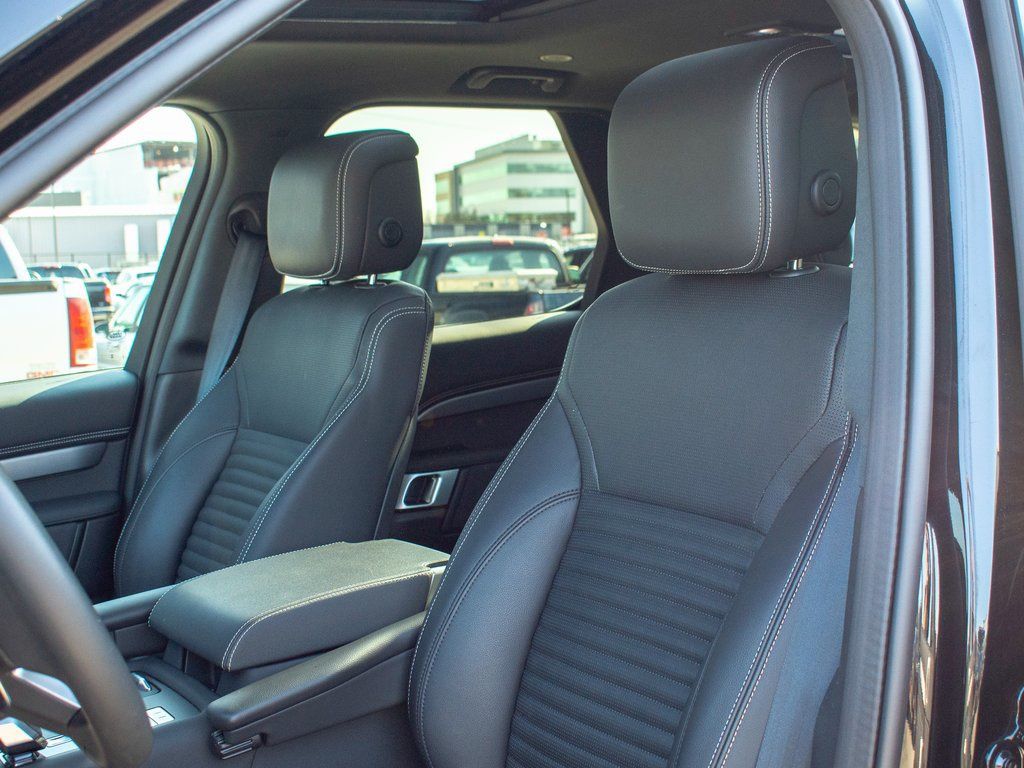 2024 Land Rover Discovery SE photo 17