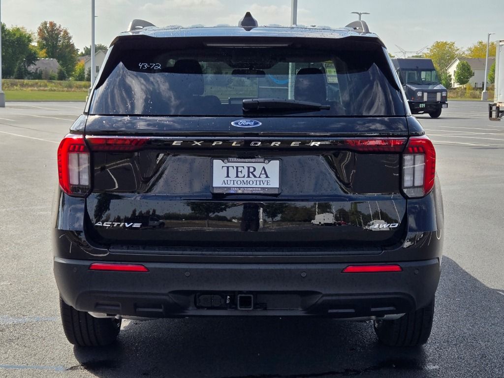 2025 Ford Explorer photo 12