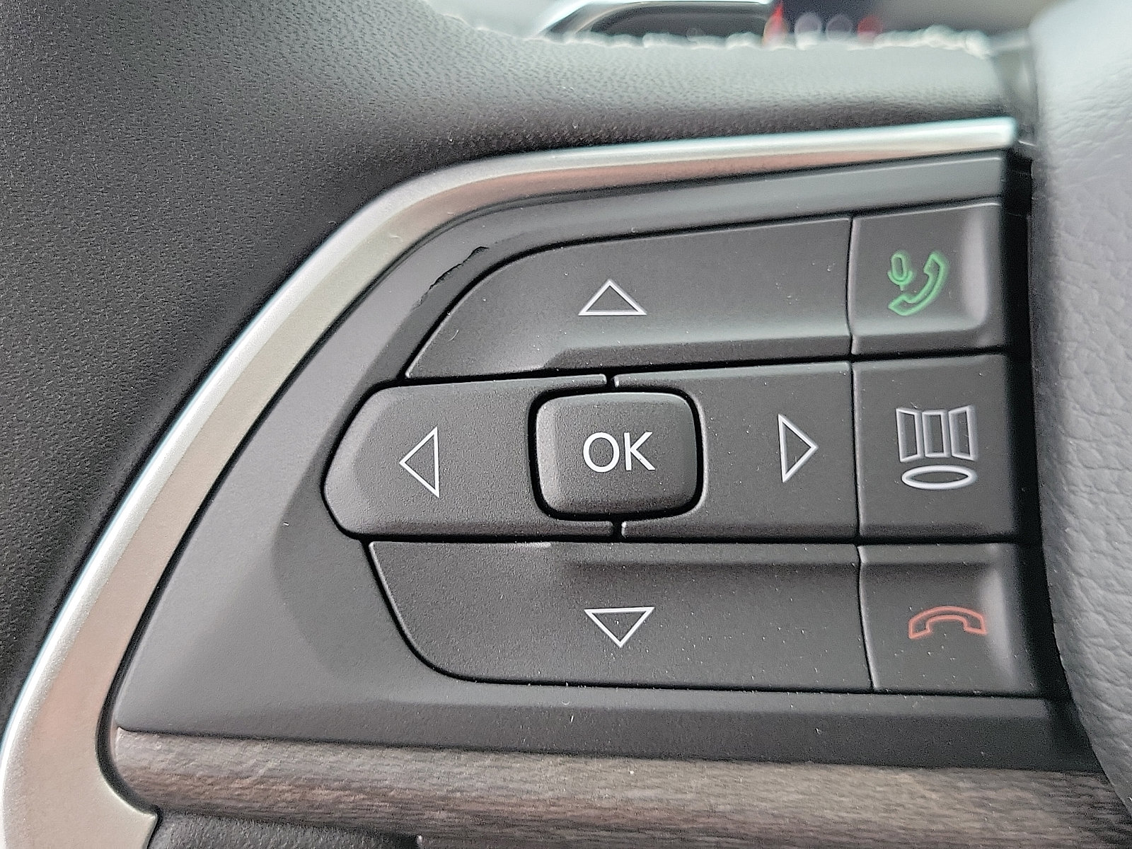 2025 Jeep Grand Cherokee Limited photo 3